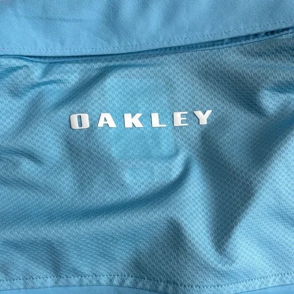 Oakley Men's Light and Dark Blue Golf Polo Shirt - Picture 4 of 5